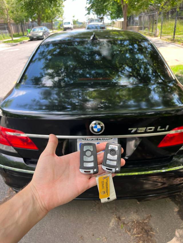 Key fob for a BMW 750Li being coded to the car