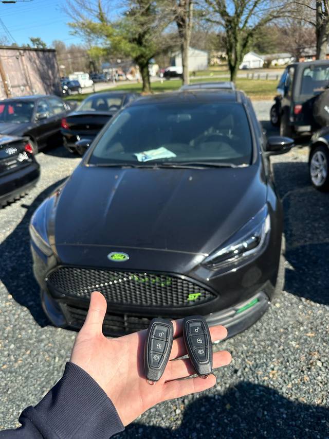 Ford Focus ST key fob connected for programming