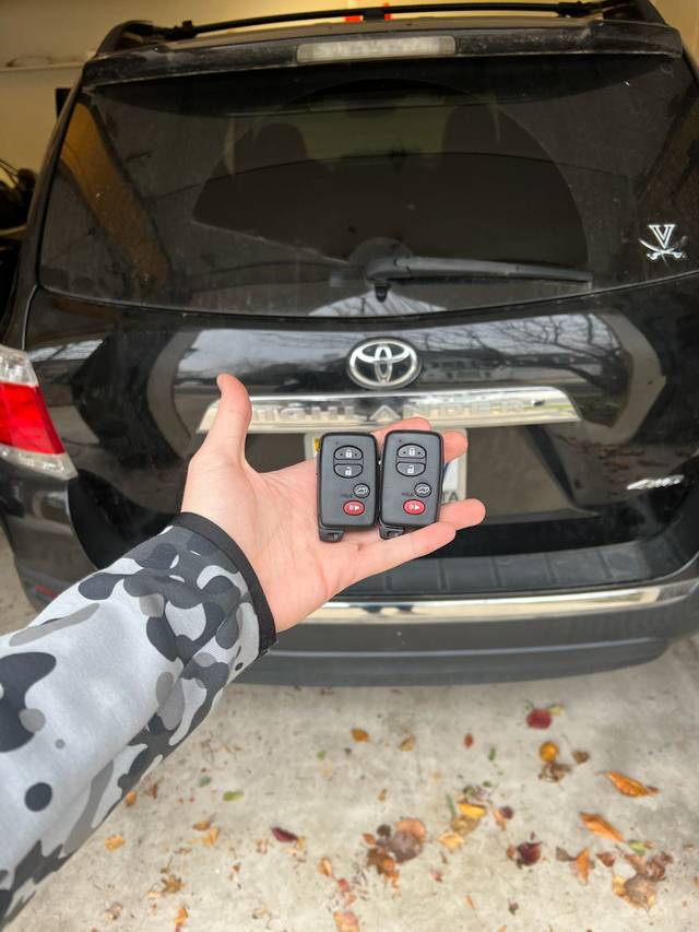Toyota Highlander key fob on the programming tool