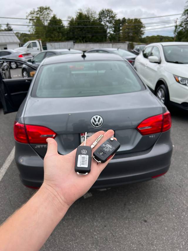 Volkswagen Jetta key cut and then coded to the car